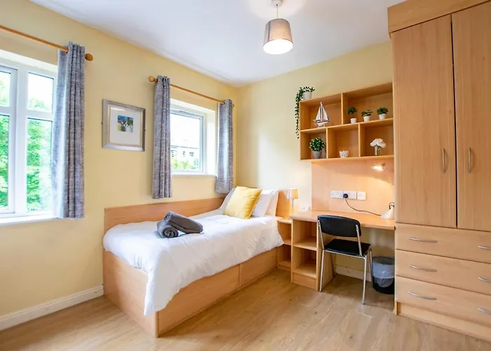 27 - Spacious Duplex In * Galway