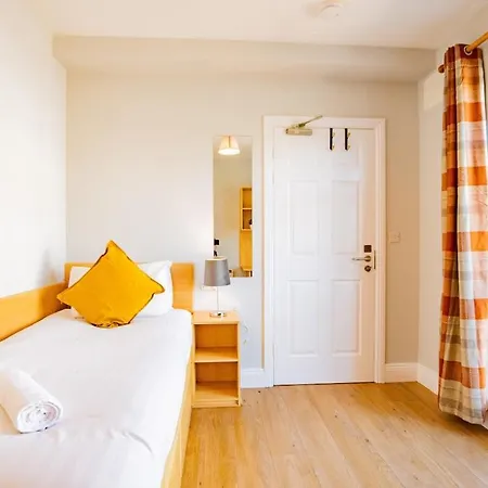 27 - Spacious Duplex In - Sleeps 5 - Parking Galway
