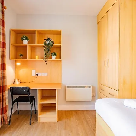 27 - Spacious Duplex In - Sleeps 5 - Parking Holiday home *