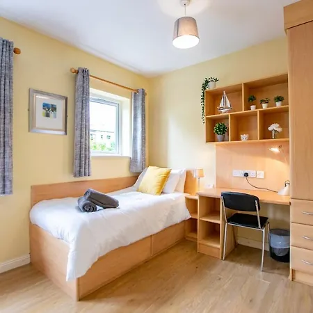 27 - Spacious Duplex In - Sleeps 5 - Parking * Galway