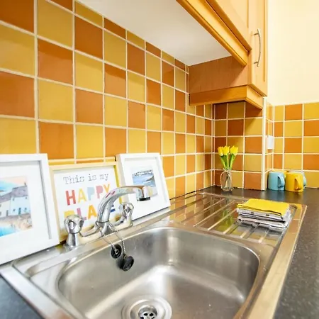27 - Spacious Duplex In - Sleeps 5 - Parking Feriehus