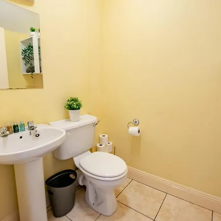 Feriehus 27 - Spacious Duplex In - Sleeps 5 - Parking Galway