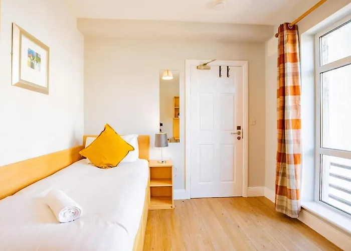 27 - Spacious Duplex In ゴールウェイ