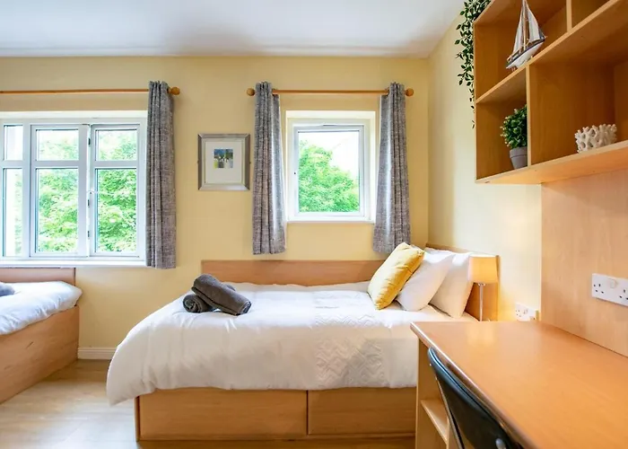 27 - Spacious Duplex In * Galway