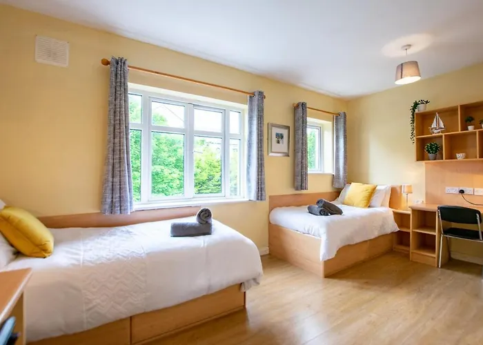 27 - Spacious Duplex In * Galway